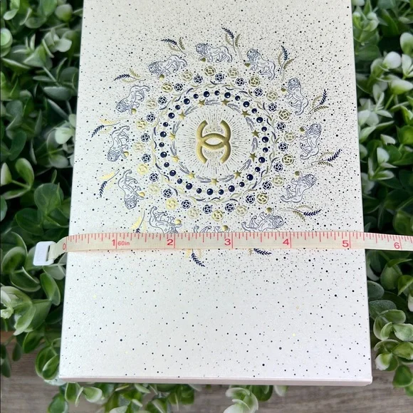CHANEL Limited Edition Holiday Beauty 2025 Gift Box - Picture 9 of 11